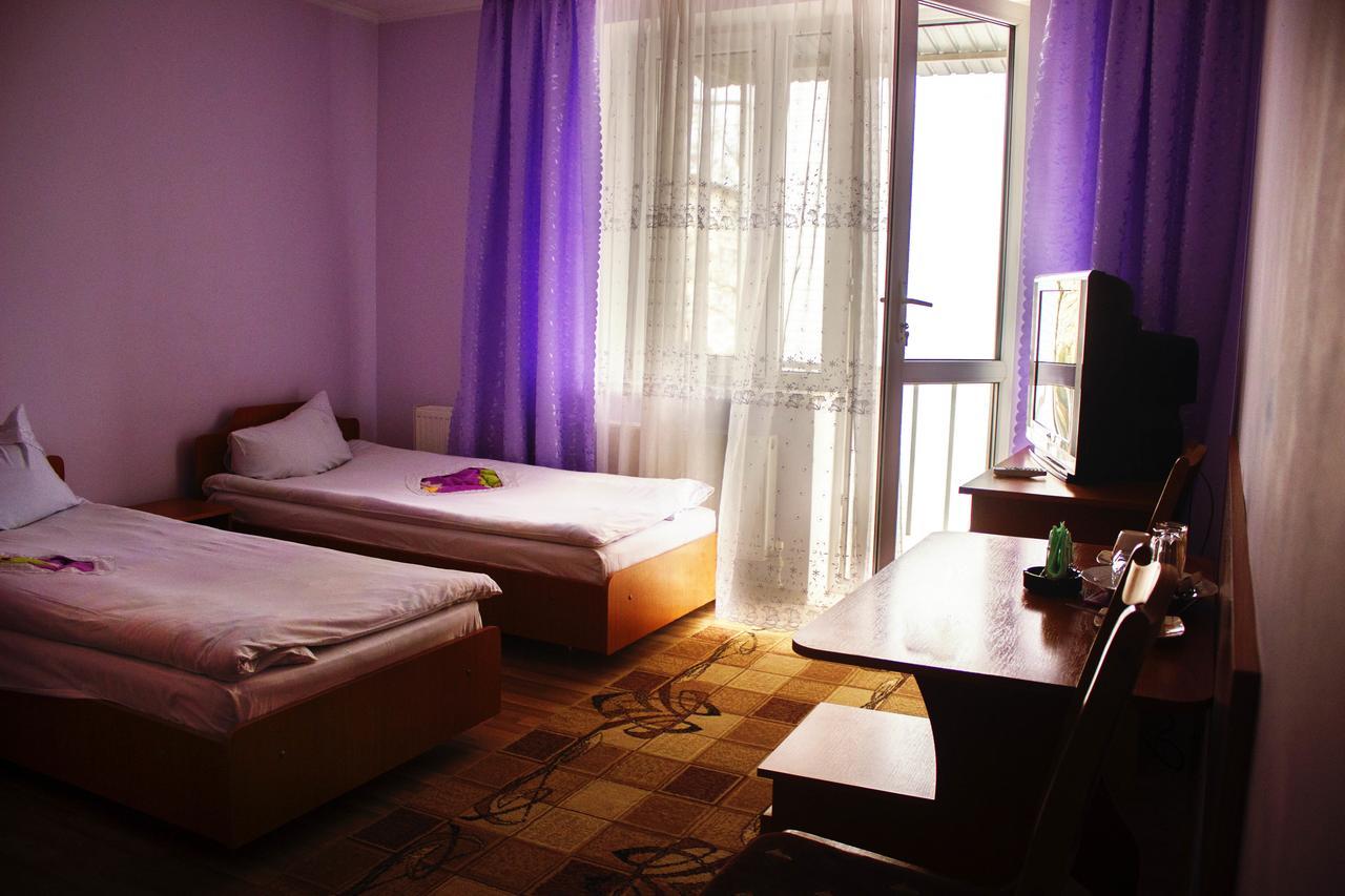 Hotel Confort Drochia Exterior photo