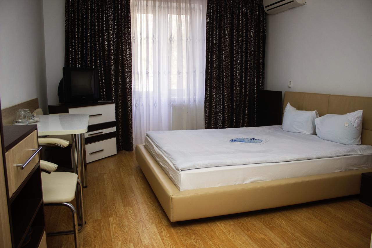 Hotel Confort Drochia Exterior photo