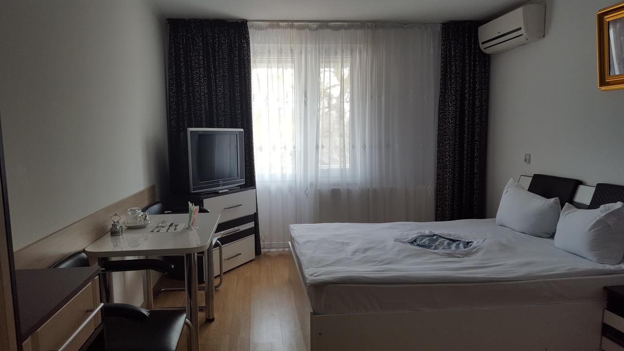 Hotel Confort Drochia Exterior photo