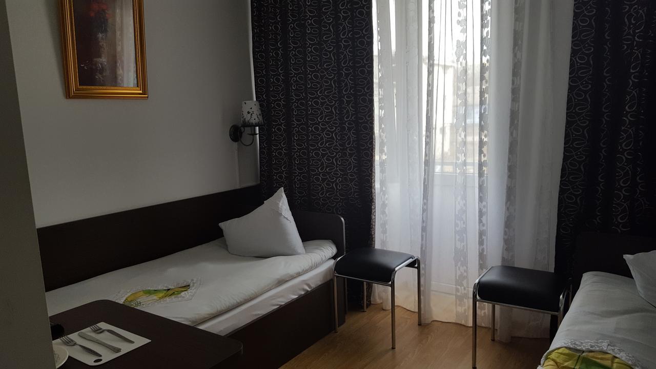 Hotel Confort Drochia Exterior photo
