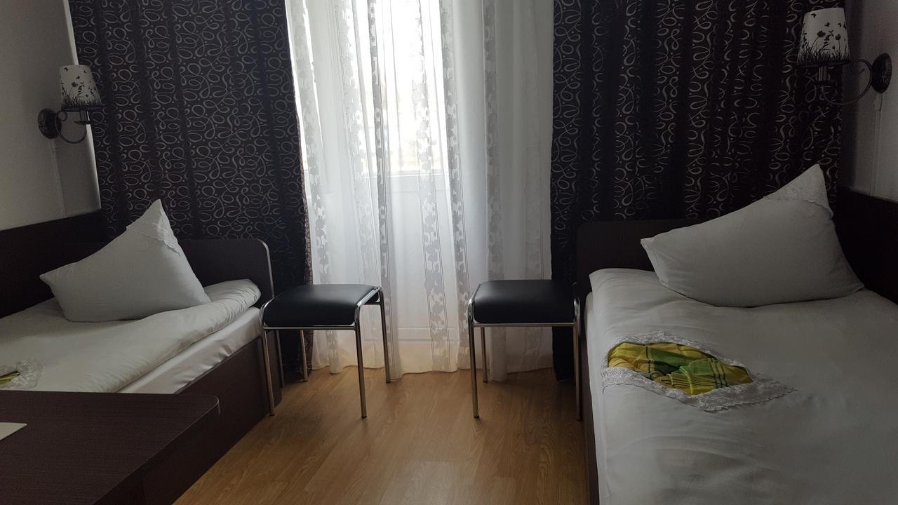 Hotel Confort Drochia Exterior photo