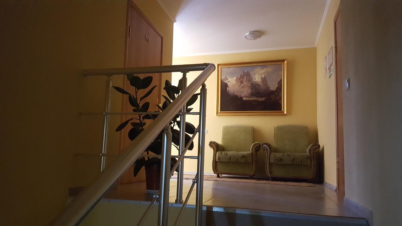 Hotel Confort Drochia Exterior photo